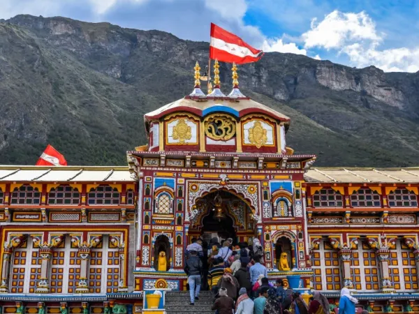 Natural valleys and surroundings of Kedarnath