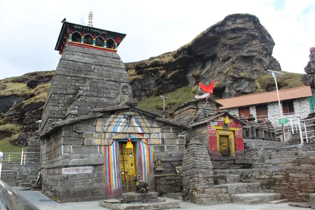 Natural valleys and surroundings of Kedarnath