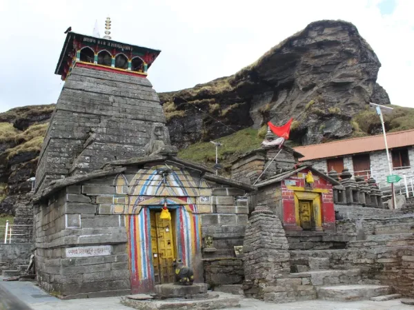 Natural valleys and surroundings of Kedarnath