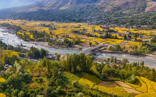 Misty Mornings and Golden Sunsets: Kashmir's Houseboat Culture