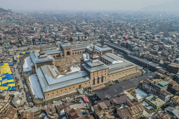 The Complete Kashmir Travel Guide: Paradise on Earth