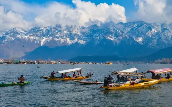 Kashmir Travel Guide: Itineraries, Local Transport & Regulations