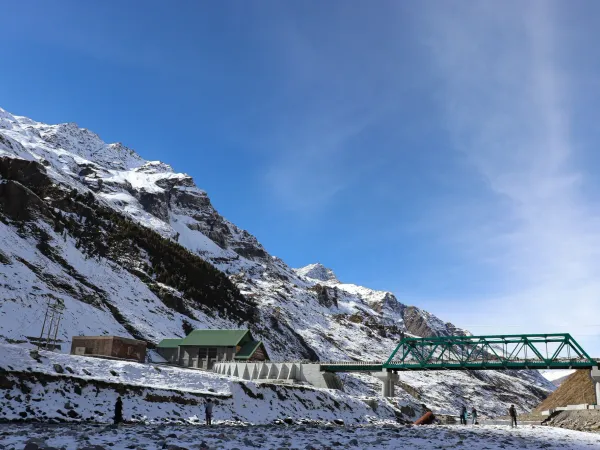 Natural valleys and surroundings of Solang Valley