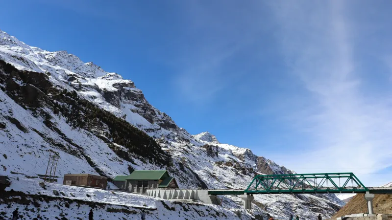 Solang valley slopes and surrounding peaks near Manali