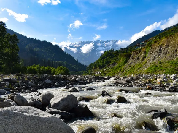 Natural valleys and surroundings of Solang Valley