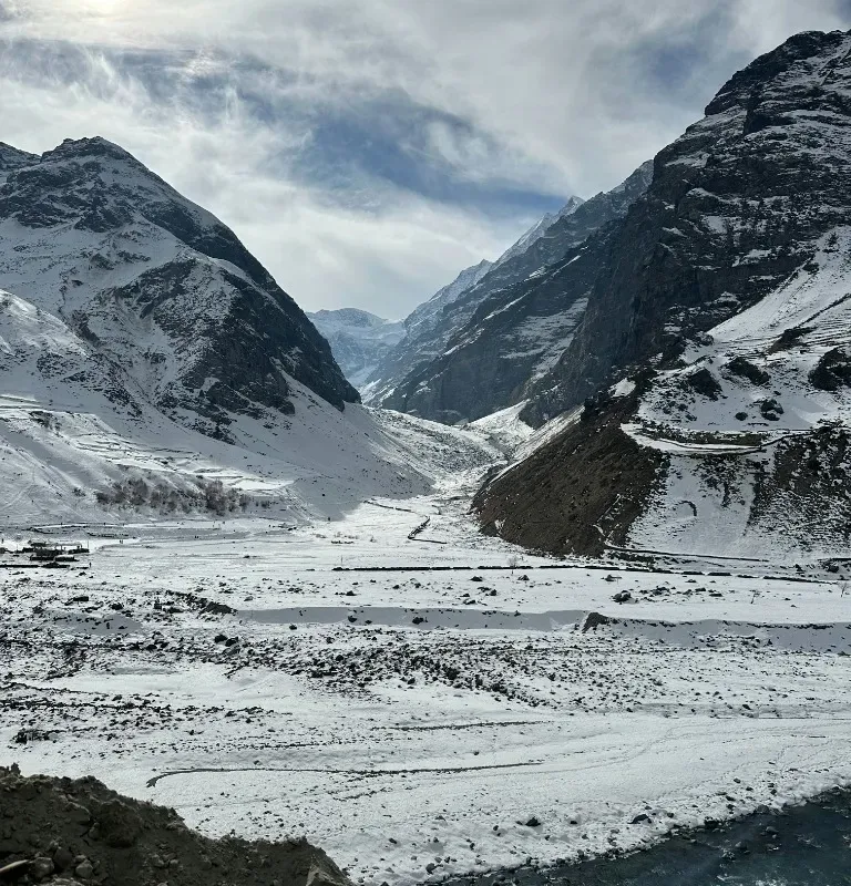 Natural valleys and surroundings of Chandratal